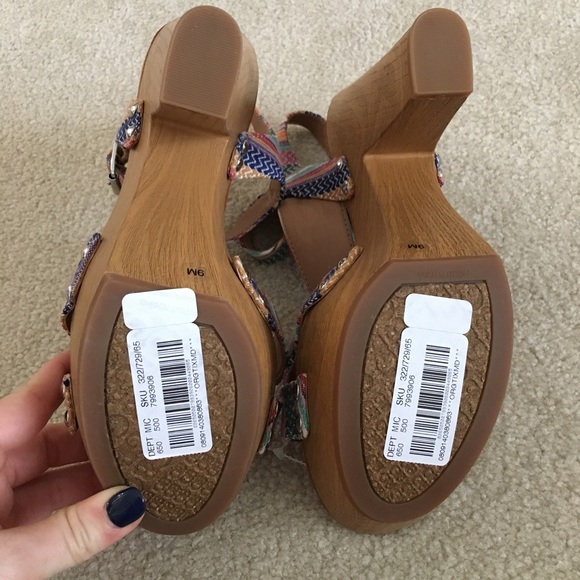 NEW! Gianni Bini wedge heels size 9! - Picture 4 of 4